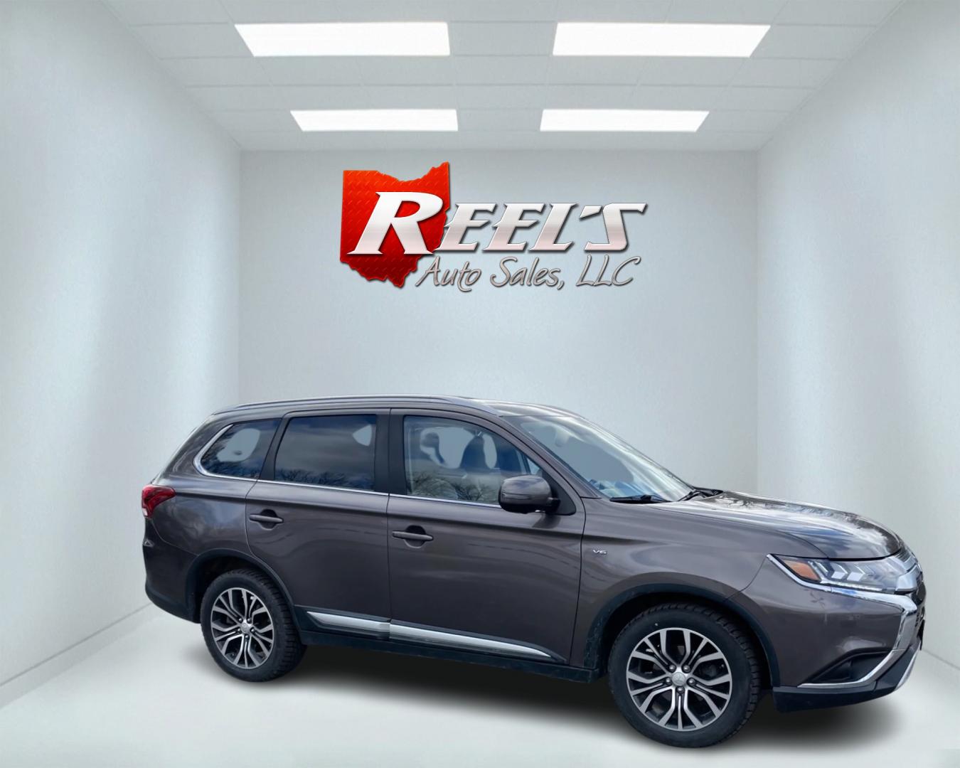 2019 Brown /Tan Mitsubishi Outlander GT Touring S-AWC (JA4JZ4AX7KZ) with an 3.0L SOHC V6 engine, 6-Speed Automatic transmission, located at 547 E. Main St., Orwell, OH, 44076, (440) 437-5893, 41.535435, -80.847855 - Photo#3